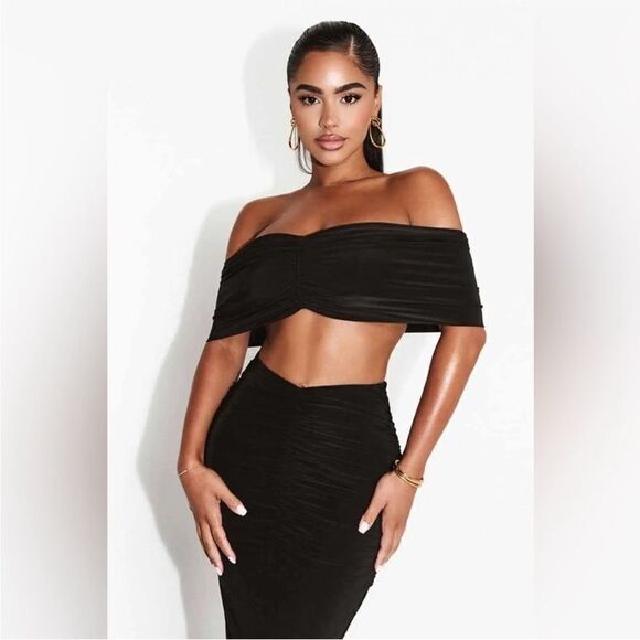Naked Wardrobe NWT HOURGLASS OFF-SHOULDER
RUCHED CROP TOP Black Size XL - Picture 1 of 4